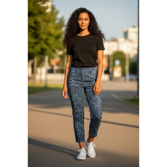 Larry Levine Women's Blue Snake Print Capri Pants Size 10 - Picture 1 of 6